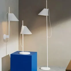 Yuh væglampe fra<Louis Poulsen Sale