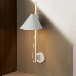 Yuh væglampe fra<Louis Poulsen Sale